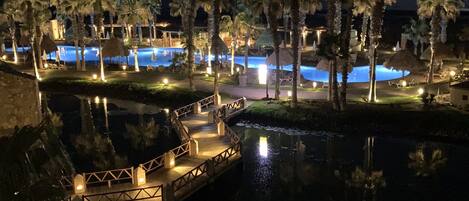 Piscina interna, piscina externa