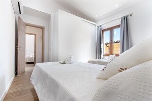 4 slaapkamers, een strijkplank/strijkijzer, wifi