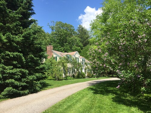 Carriage House Apartment In The Heart Of Manchester, VT—Walk To All!!