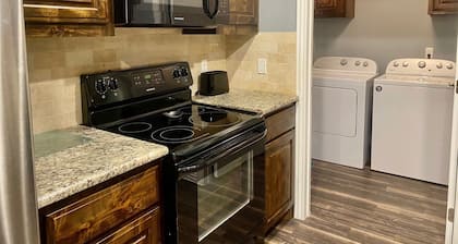 **Timberland Cottage** Sleeps 6. Minutes to Casino, Concerts, Lake, College