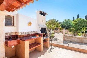 Terrace/patio - Villa Palmera, 6 bedroom villa a very short drive to Port Pollensa (Port de Pollença)