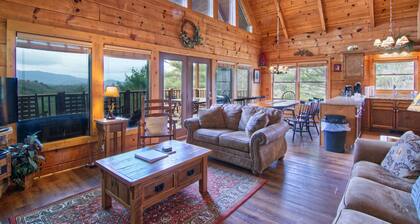 Amazing Log Cabin with Awesome Views!