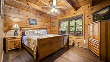 5 bedrooms, travel crib, WiFi, bed sheets