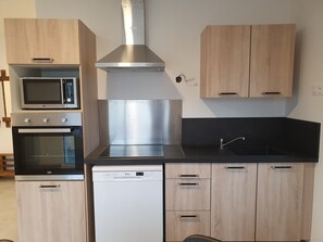 Fridge, microwave, oven, stovetop - house 2 bedrooms 1 bathroom 4 people (Pornic)