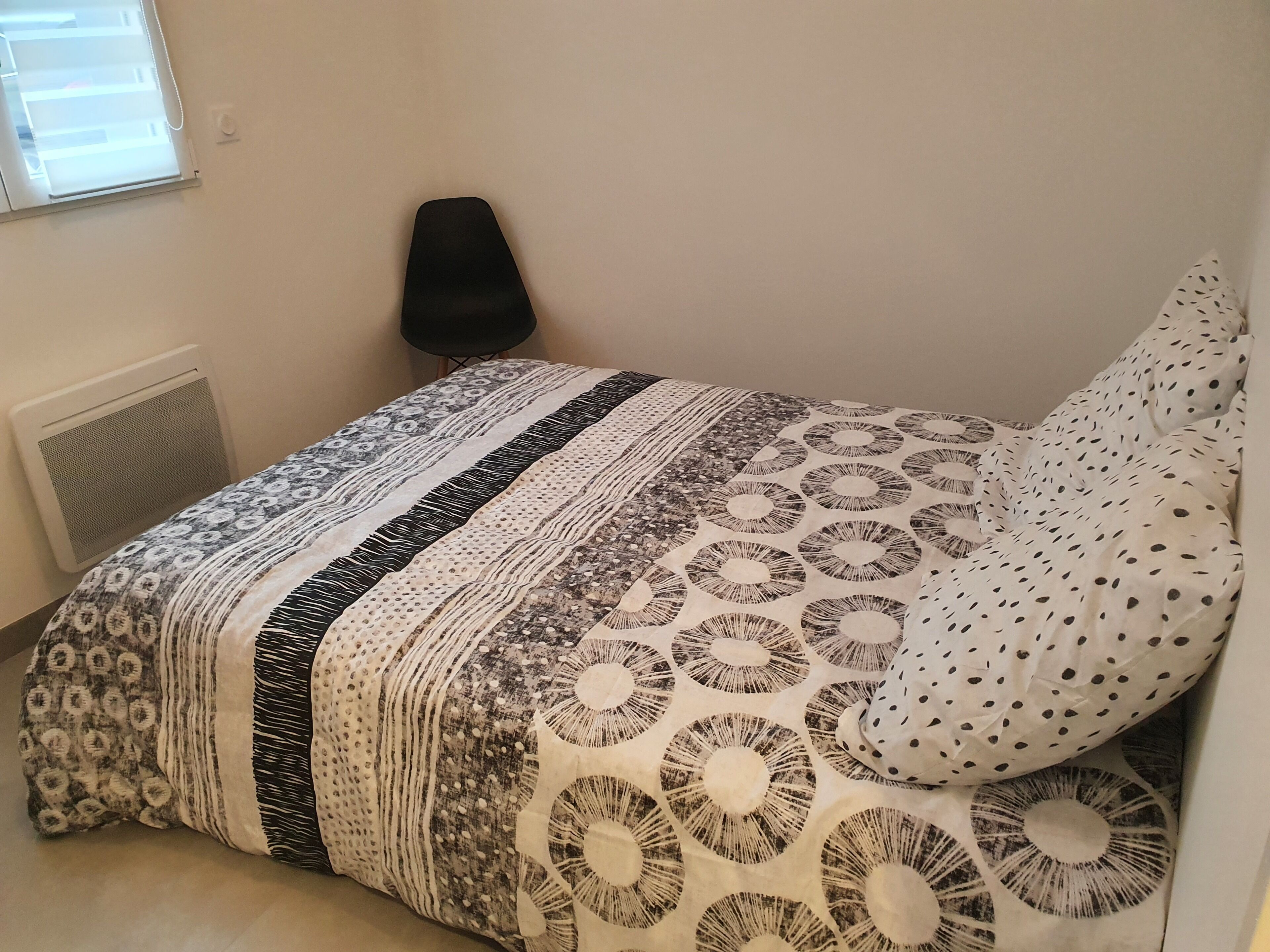 2 chambres, fer et planche à repasser, Wi-Fi, draps fournis