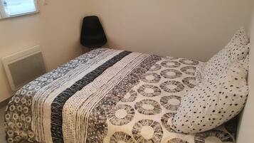 2 chambres, fer et planche à repasser, Wi-Fi, draps fournis