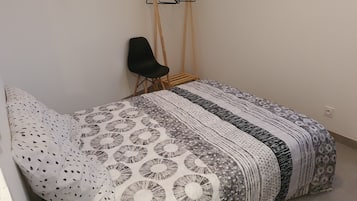 2 bedrooms, iron/ironing board, WiFi (free), bed sheets
