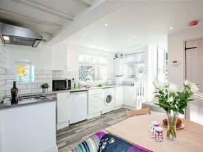 Oven, cookware/dishes/utensils