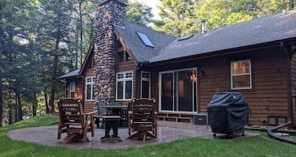 Secluded YEAR ROUND home on Little St. Germain Lake!