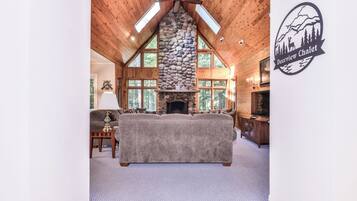 تلفزيون ذكي، مدفأة، مشغل دي في دي