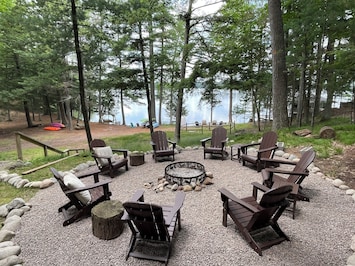 Spacious fireplace with extra stackable chairs