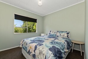 2 chambres, fer et planche à repasser, Wi-Fi, draps fournis