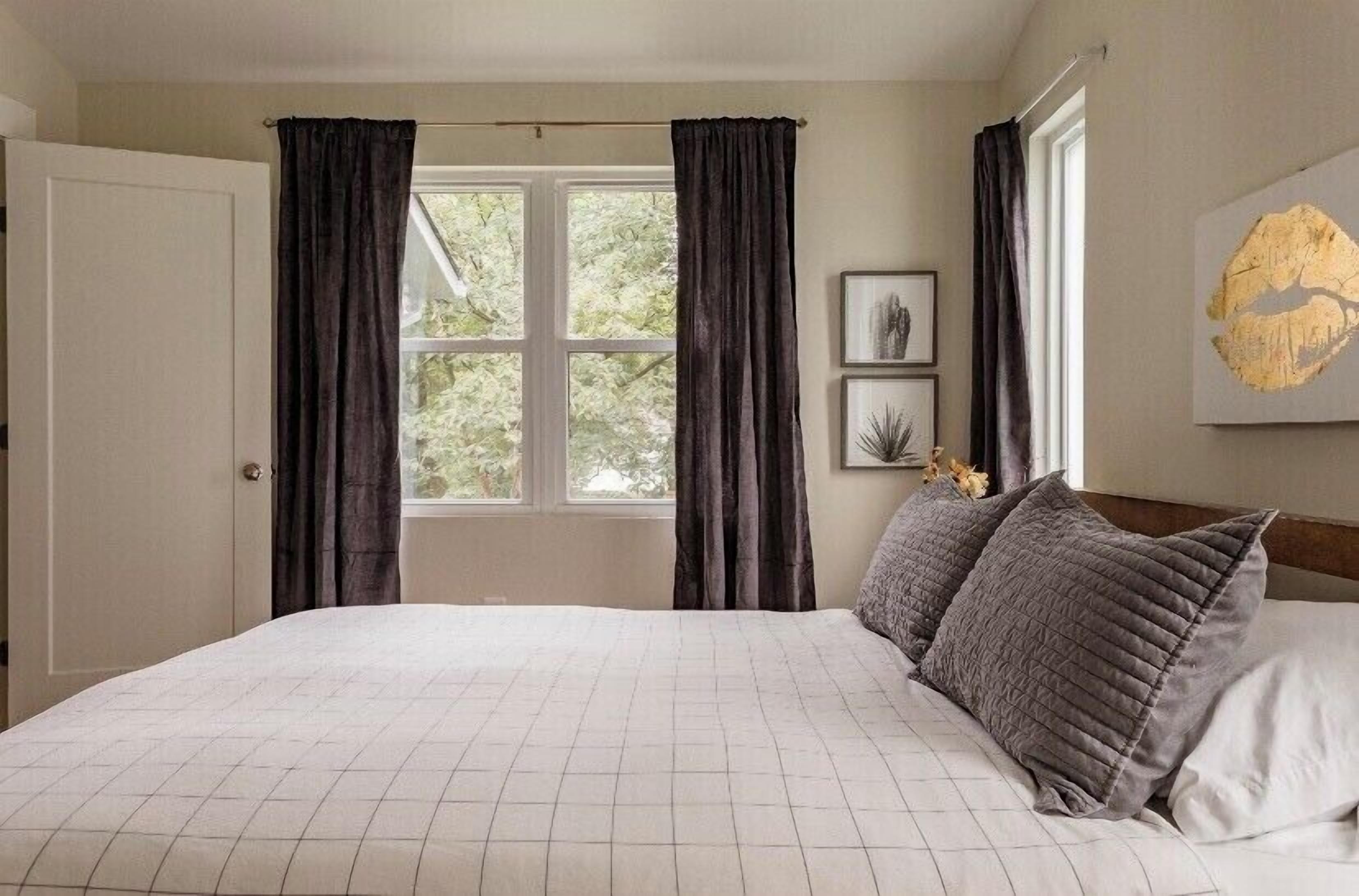 2 habitaciones, escritorio, tabla de planchar con plancha y wifi 