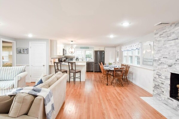 TV, fireplace, offices