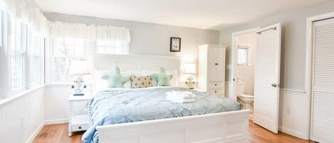 4 bedrooms, iron/ironing board, WiFi, bed sheets