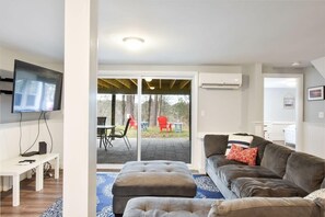 TV, fireplace, offices