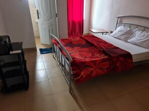 5 chambres, bureau, Wi-Fi gratuit, draps fournis
