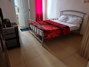 5 chambres, bureau, Wi-Fi gratuit, draps fournis
