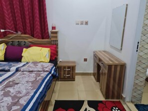 5 habitaciones, escritorio, wifi gratis y ropa de cama