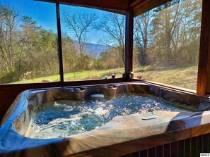 Interior - Beautiful View! Log cabin,Fireplace,Hot Tub,Arcade,Pool,Fishing (Sevierville)