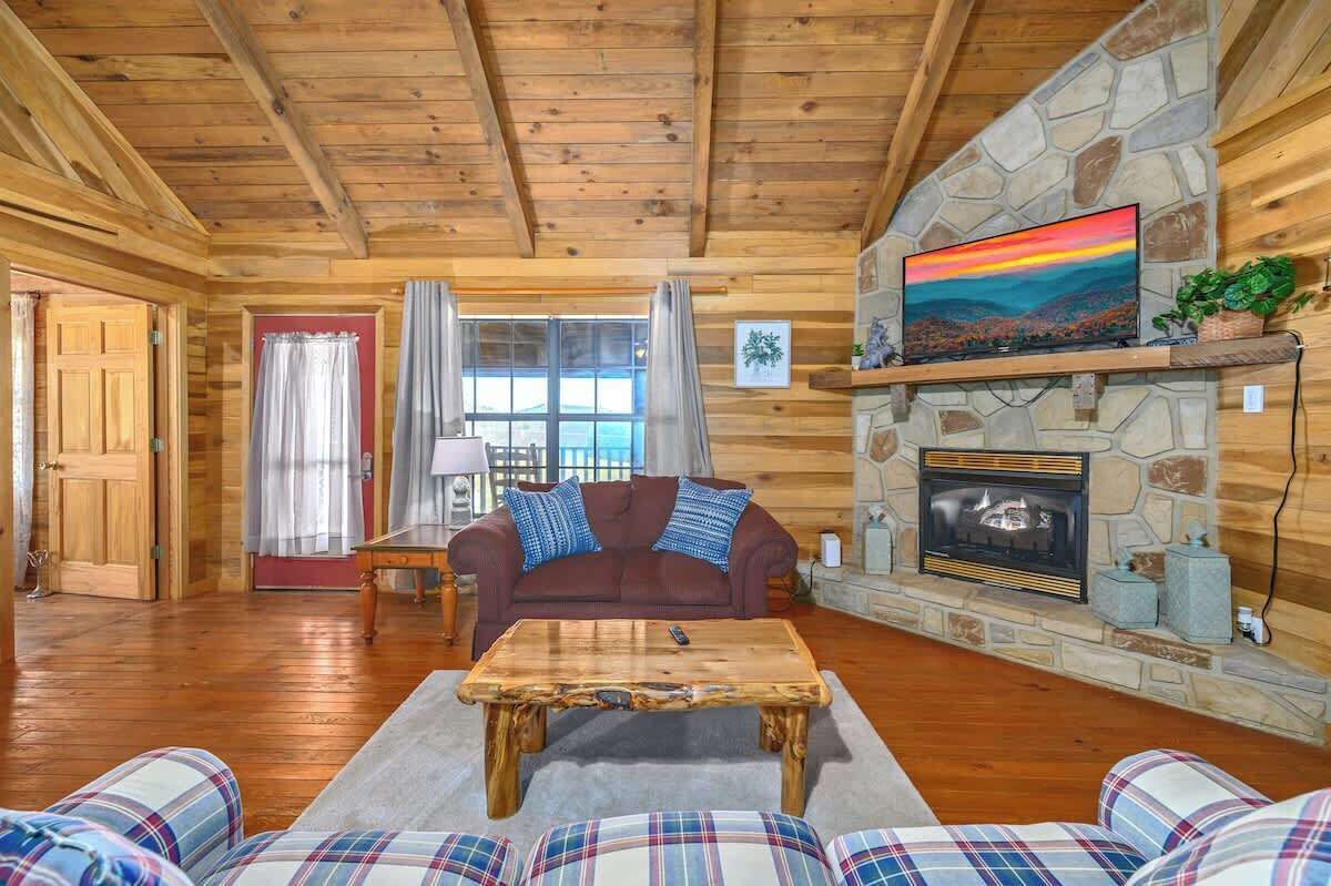 Flat-screen TV, fireplace, video games, Hulu