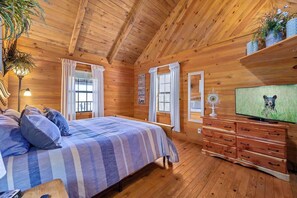2 bedrooms, iron/ironing board, travel crib, WiFi - Beautiful View! Log cabin,Fireplace,Hot Tub,Arcade,Pool,Fishing (Sevierville)