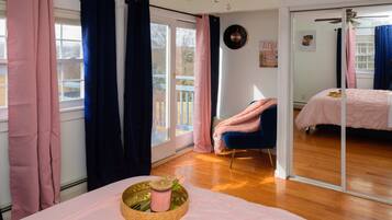 6 bedrooms, iron/ironing board, WiFi, bed sheets