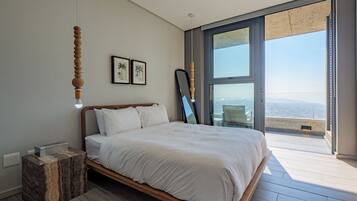 1 slaapkamer, een kluis op de kamer, een strijkplank/strijkijzer