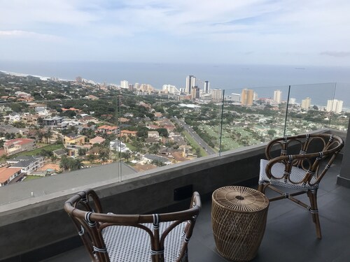 Umhlanga Arch - Ocean Views, Queen Size Bed, Free Wifi