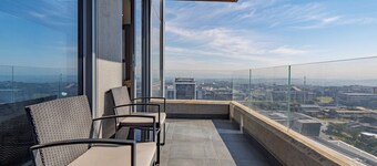 Umhlanga Arch - Ocean Views, Queen Size Bed, Free Wifi