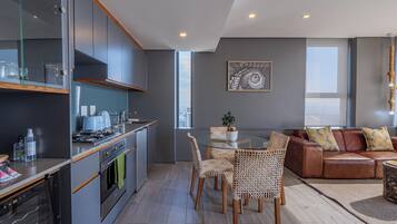 Coffee/tea maker, fridge, microwave, oven
