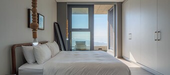 Umhlanga Arch - Ocean Views, Queen Size Bed, Free Wifi