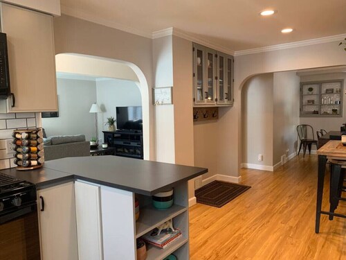 Lake Rd Abode-Game Rm-Close to Trails/Lakes/Waterfalls/SpringTime Getaway Value
