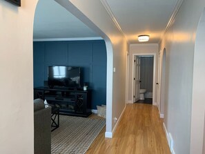 تلفزيون ذكي، مدفأة، ألعاب فيديو، تنس طاولة