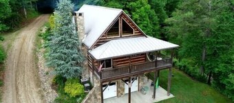 Secluded Mountain Top Cabin! NEW Starlink Internet!