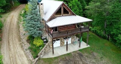 Secluded Mountain Top Cabin! NEW Starlink Internet!