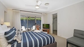 4 bedrooms, iron/ironing board, WiFi