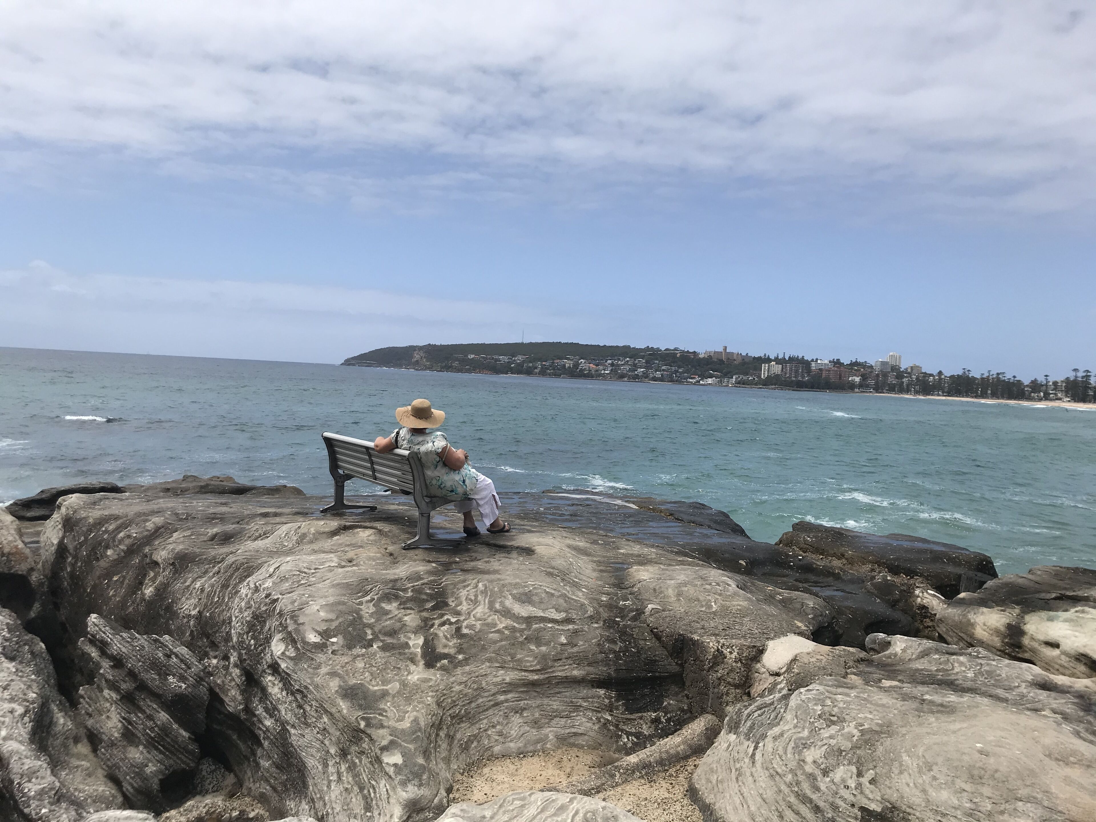 Waterfront apartment with stunning views over Manly beach — image 26