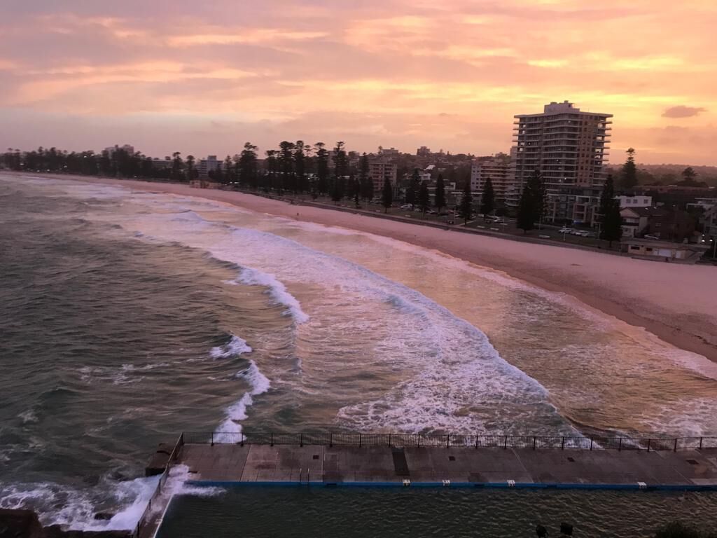 Waterfront apartment with stunning views over Manly beach — image 9