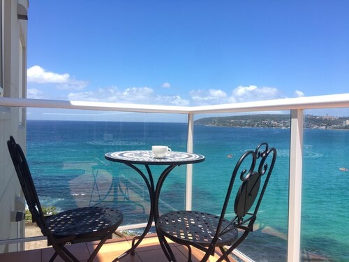 Waterfront apartment with stunning views over Manly beach