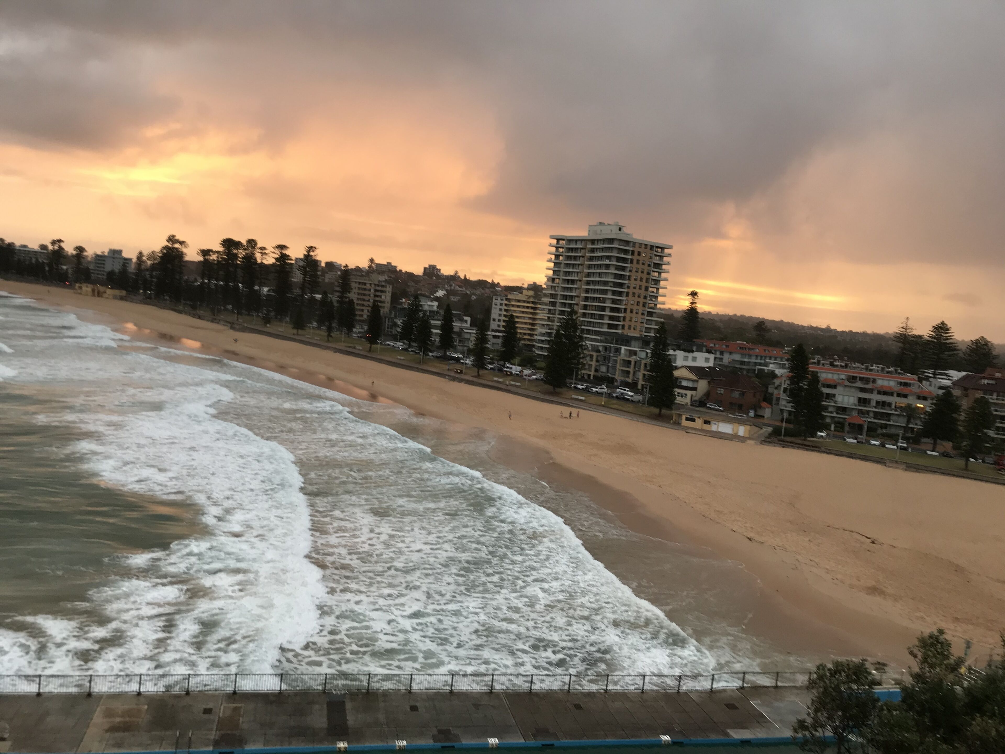 Waterfront apartment with stunning views over Manly beach — image 8