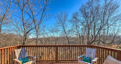 20 min to Nashville! 3000 sq ft. Peaceful setting! Beautiful views! Sleeps 16!