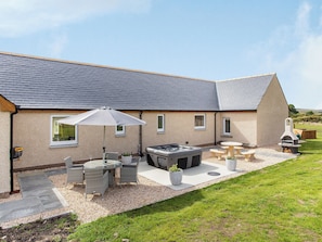 Outdoor dining - 3 bedroom accommodation in Dunbeath, near Wick (Dunbeath, near Wick)