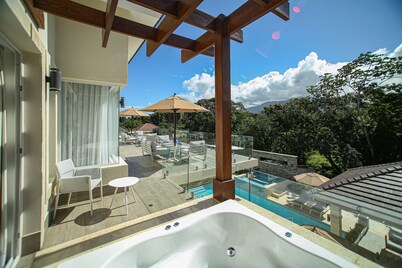 Owner-Rented Contemporary All-Inclusive Tropical Villa