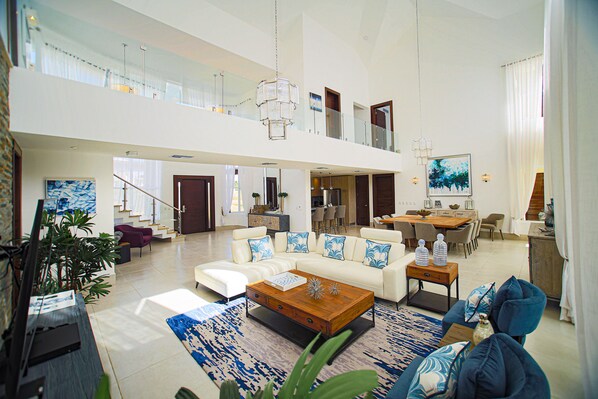 Smart TV, DVD player, ping pong, stereo
