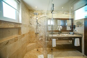 Shower, jetted tub, hair dryer, towels - Owner-Rented Contemporary All-Inclusive Tropical Villa (Puerto Plata)