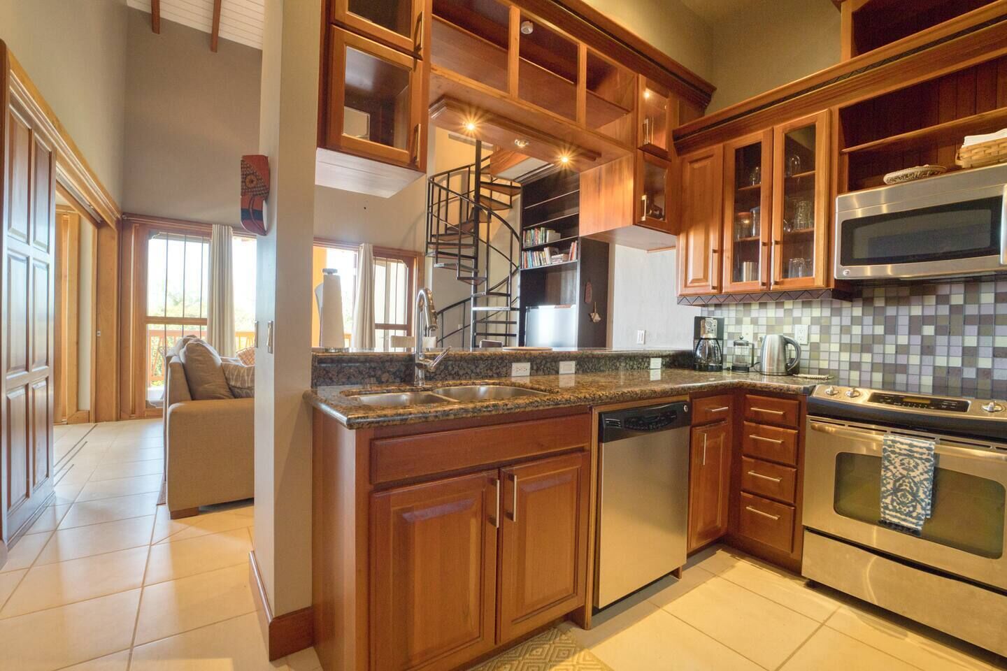 冰箱、微波炉、烤箱、炉灶