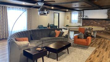 Televisor intel·ligent, llar de foc, videojocs i reproductor de DVD