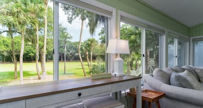 Cheerful 3BR/2BA Cottage on Golf Course! Amenity access included! Pet Friendly-1 dog!