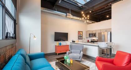 Fresh, Sleek, and Contemporary Executive Apartment